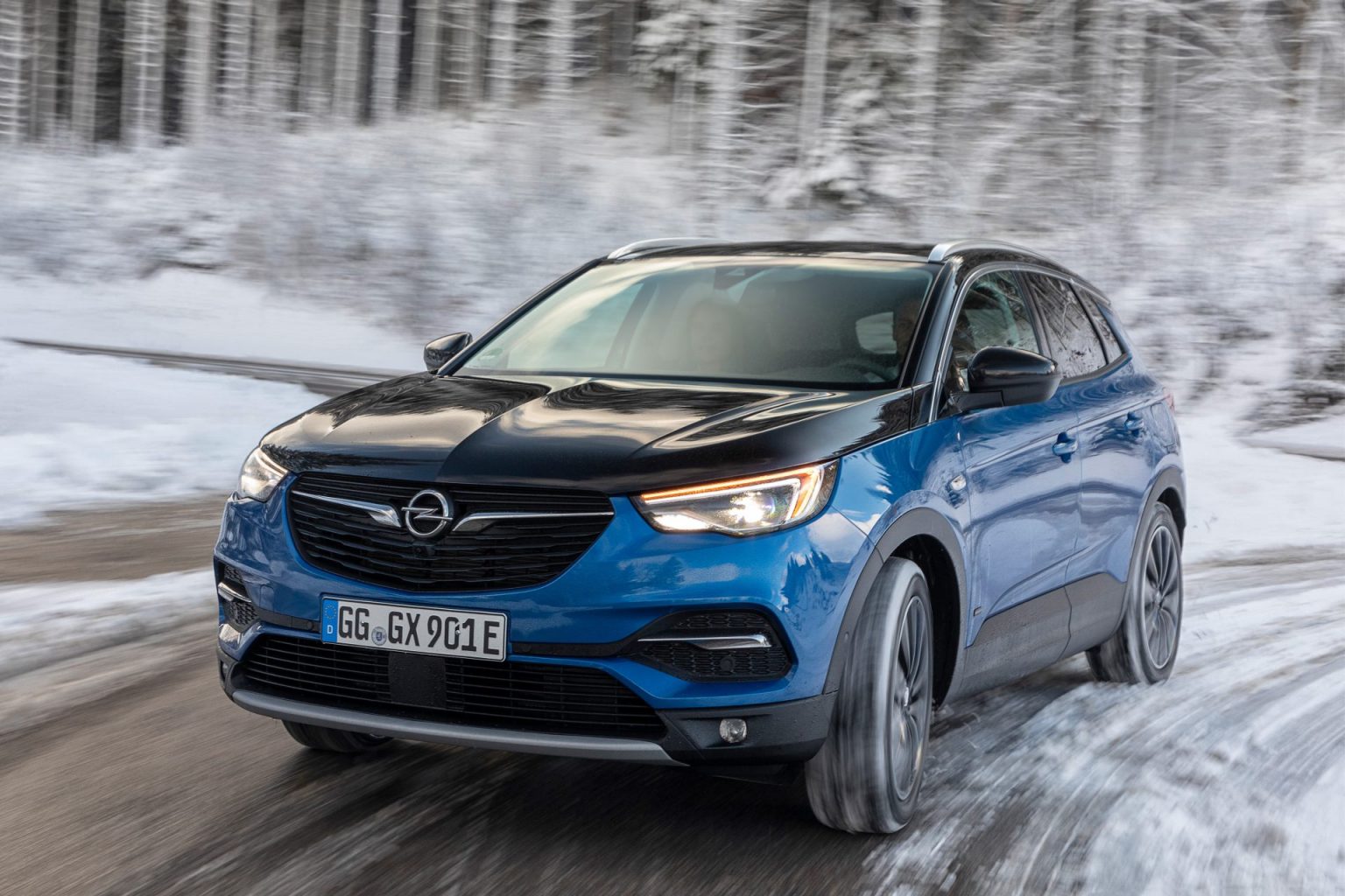 Der Opel Grandland X Hybrid: Ein Crossover mit Herz und Elektroantrieb ⚡️