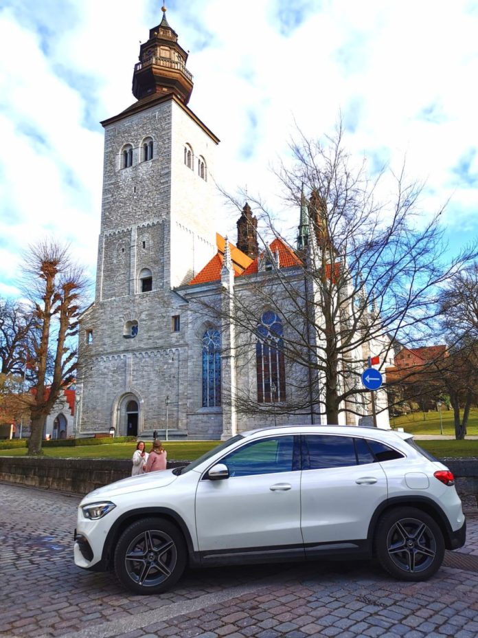 Mit einer kleinen Geländewagen der G-Klasse von Mercedes-Benz auf der großen Insel Gotland.. © Dr. Peer Schmidt-Walther, Foto: Christian Rödel, Aufnahme: Visby, 6.2.2022
