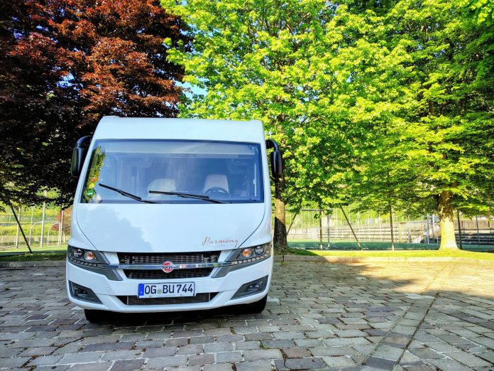 Mit einem Lyseo von Bürstner in Maccagno am Lago Maggiore in der italienischen Region Lombardei. © Münzenberg Medien, Foto/ BU: Stefan Pribnow, Ort und Datum der Aufnahme: Maccagno am lago Maggiore, 30.4.2025