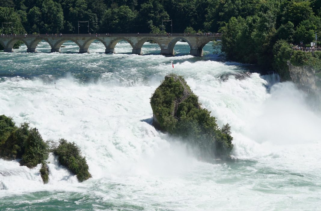 Wasserfälle in Schaffhausen am Rhein. Quelle: Pixabay, Foto: Marcel Langthim