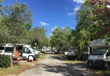 Berge mit Meerblick – Der Campingplatz Centro Vacanze San Marino hoch über der Adria