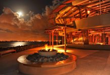 An der Bar des Lokals Bali Hai im Hafen von San Diego